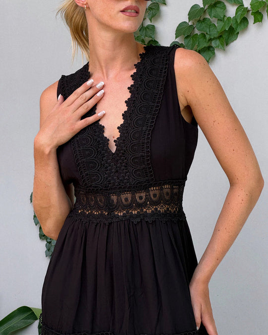 Melanie – Lace-Detailed Midi Dress