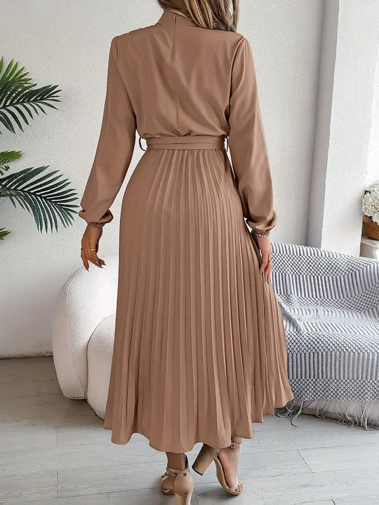 Giselle – Pleated Midi Dress