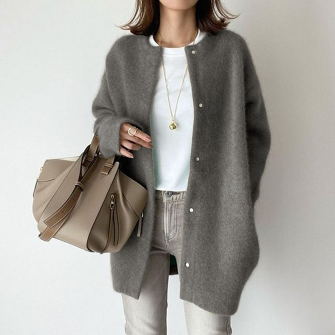Lori – Elegant Wool Cardigan