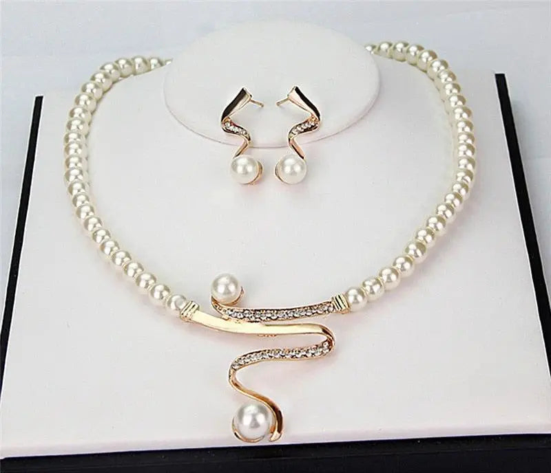Seraphis – Natural Pearl Necklace & Earring Set