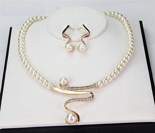 Maribel – Refined Natural Pearl Necklace & Earring Set