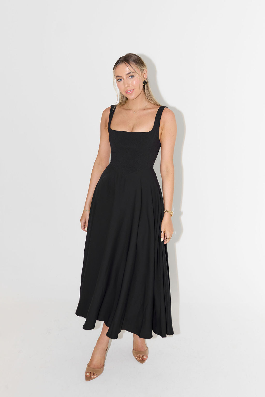 Anice – Sleek Square-neck Midi Dress