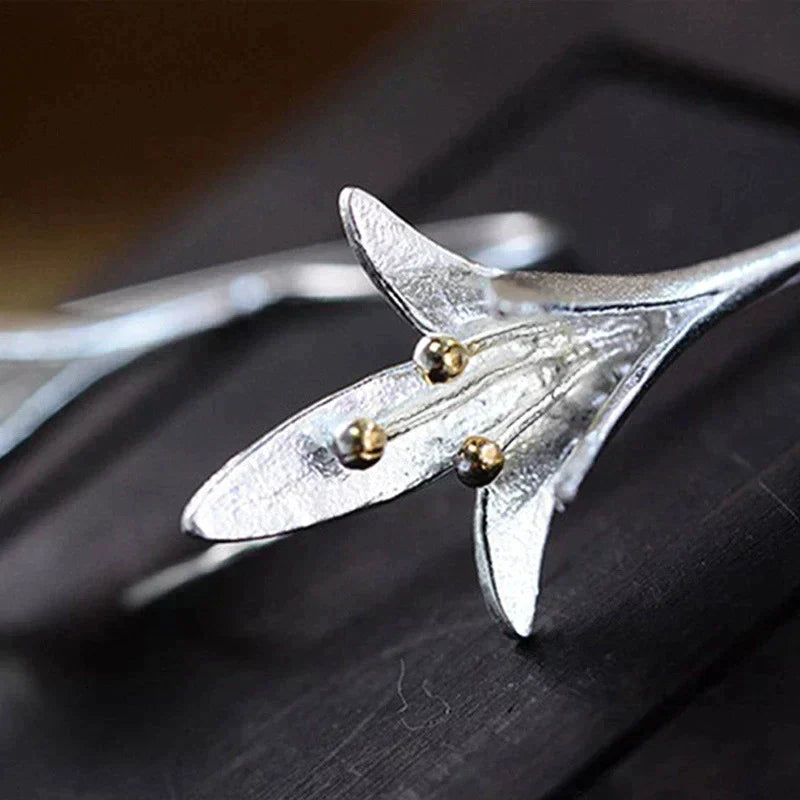 Bella Fleur – Elegant Silver Flower Earrings